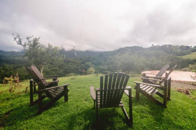 Holos Retreat Center: The Entire Ridge Basecamp Baru Luaran gambar
