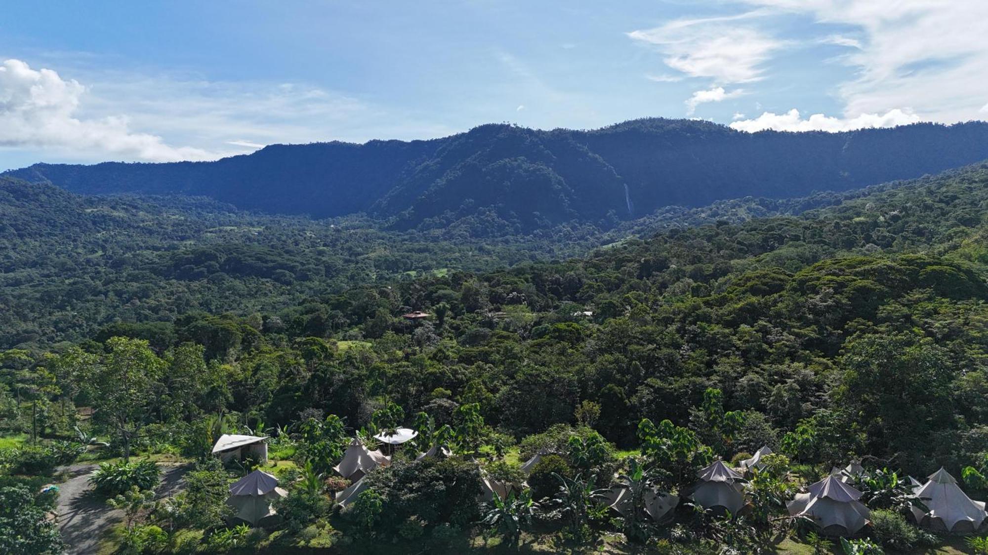 Holos Retreat Center: The Entire Ridge Basecamp Baru Luaran gambar